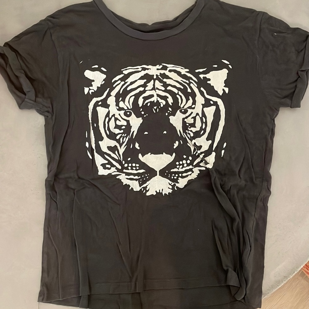 chaser graphic tee